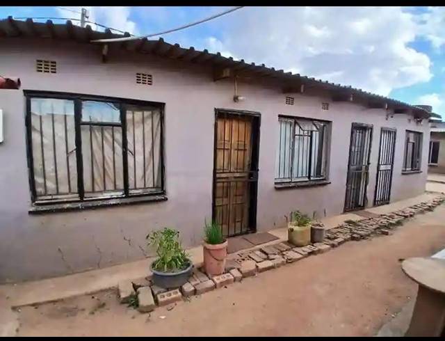 2 BEDROOM HOUSE FOR SALE IN LENASIA SOUTH